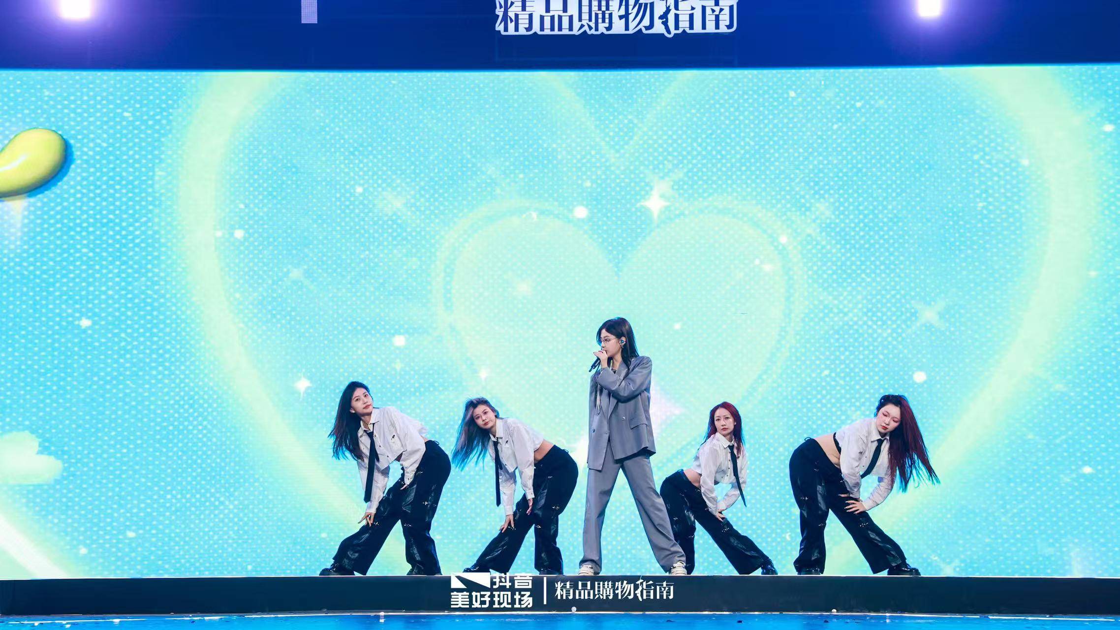 2025流光盛典” 定义秋冬温暖新潮流麻将胡了网址“Shining Night(图6)