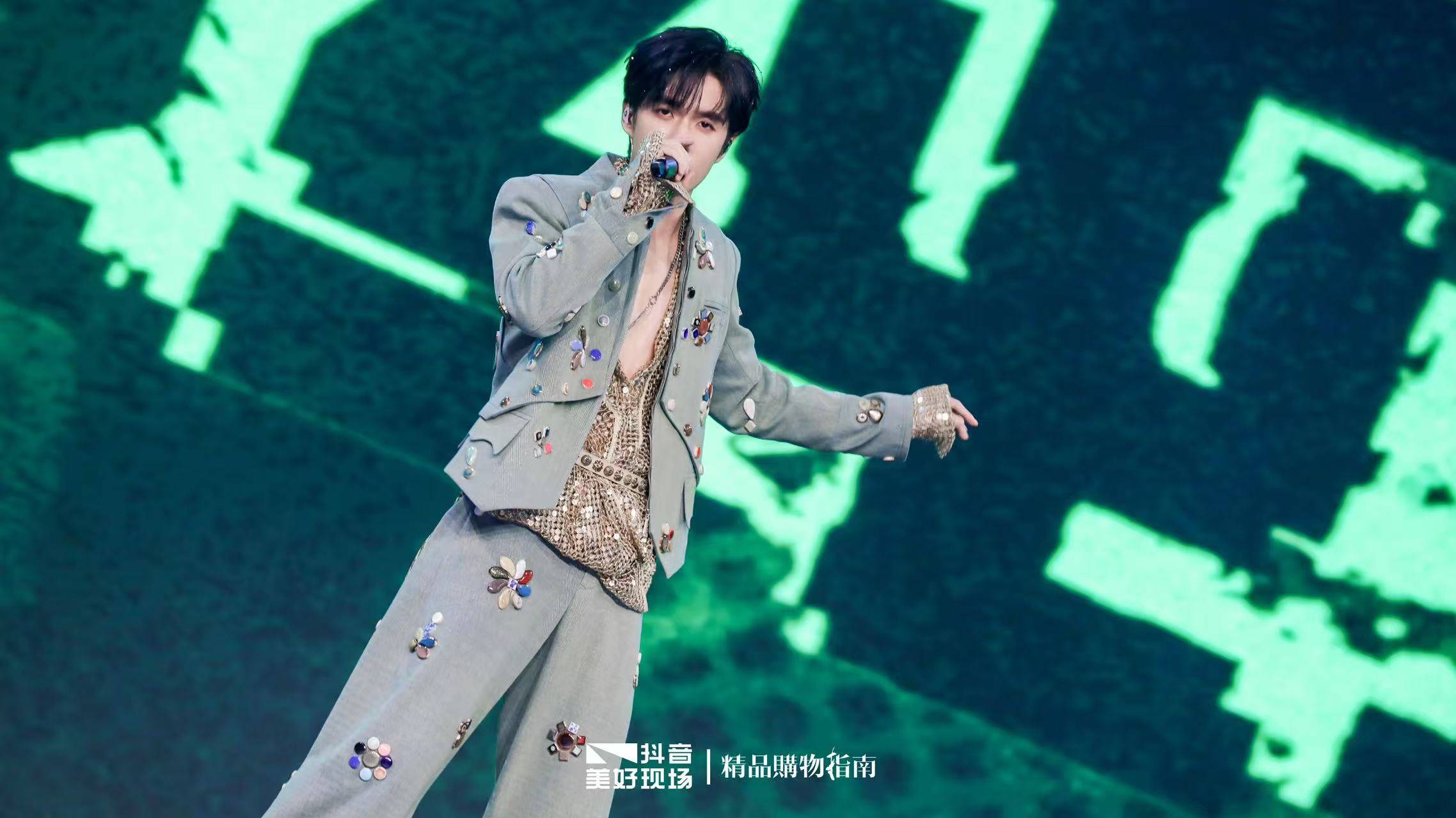 2025流光盛典” 定义秋冬温暖新潮流麻将胡了网址“Shining Night(图10)